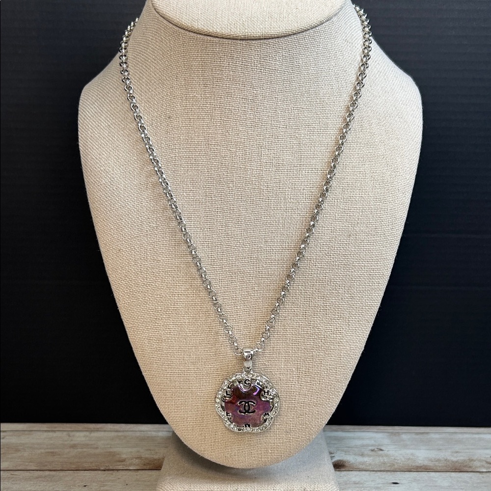Beautiful Silver and Copper tone with iridescent finish Fashion Pendant Necklace
